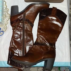 OFFERS OPEN 😊 Brown Leather Boots SIZE 9 1/2 /41